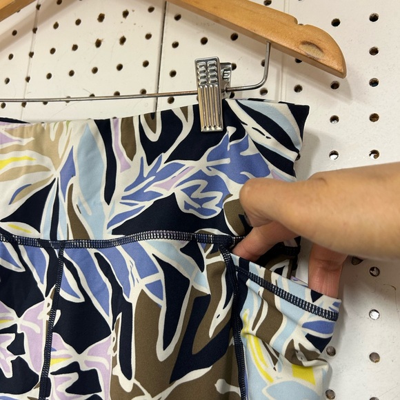 Sweaty Betty Multicolor Leaf Print Leggings - Picture 3 of 6